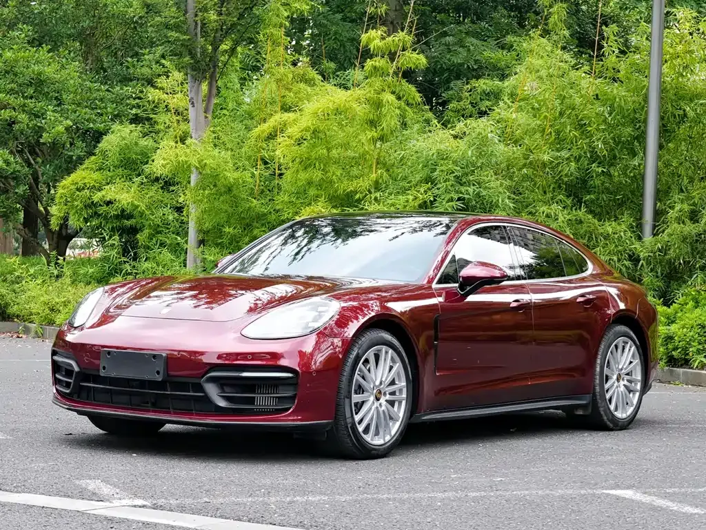 Porsche Panamera — фото 1