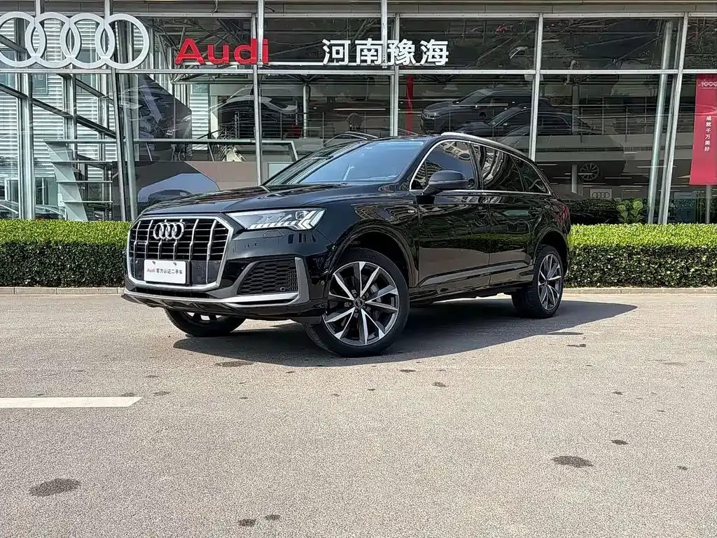 Audi Q7 — фото 1