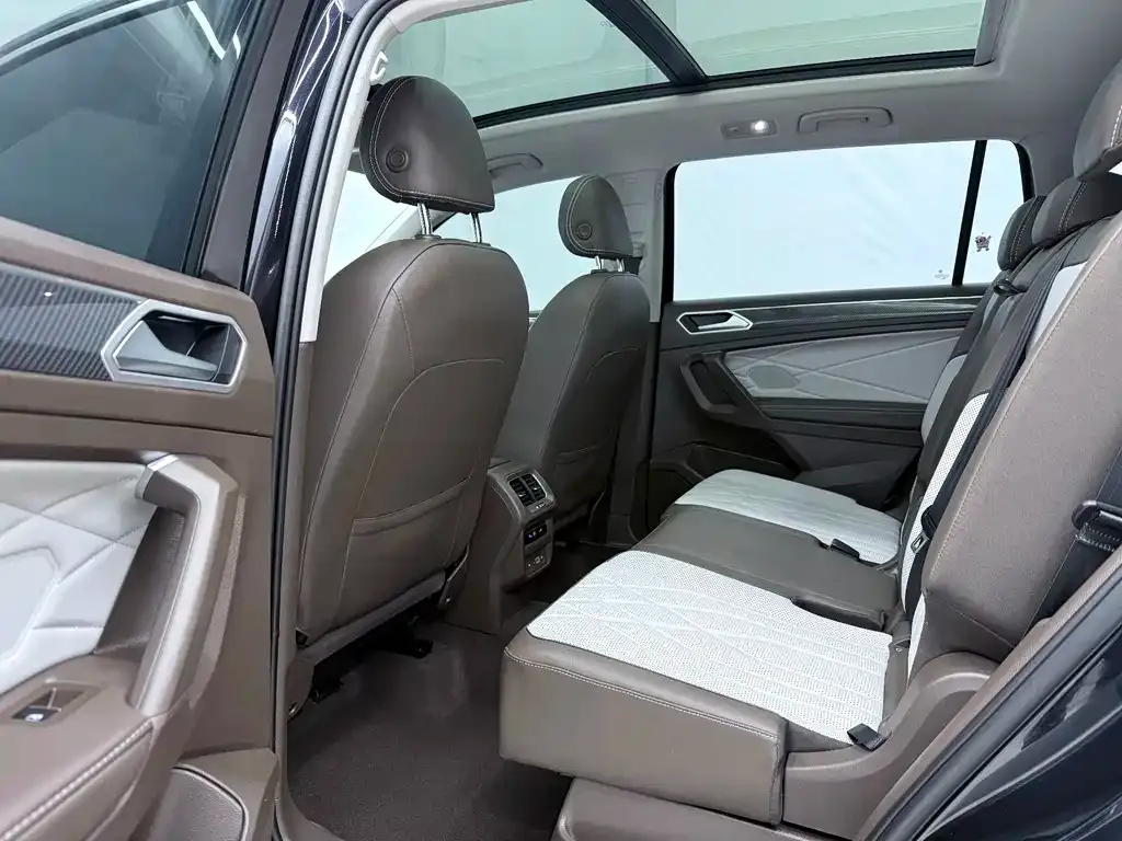 Volkswagen Tiguan L — фото 5