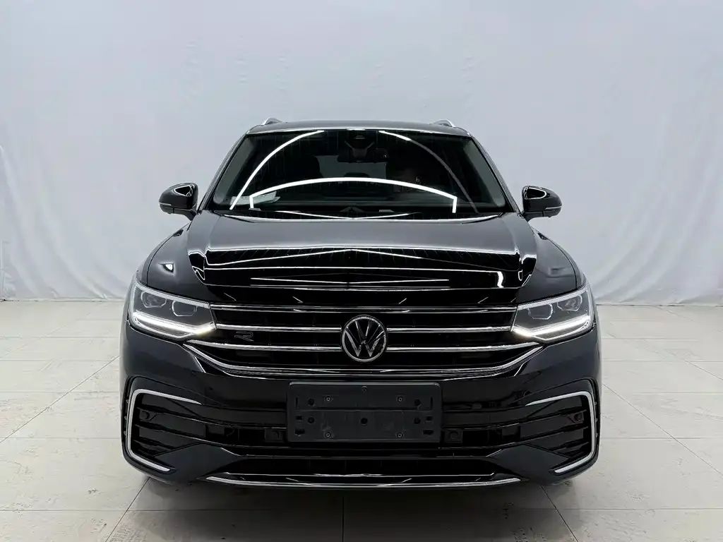 Volkswagen Tiguan L — фото 3