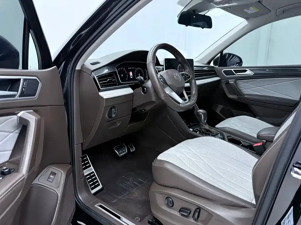 Volkswagen Tiguan L — фото 2