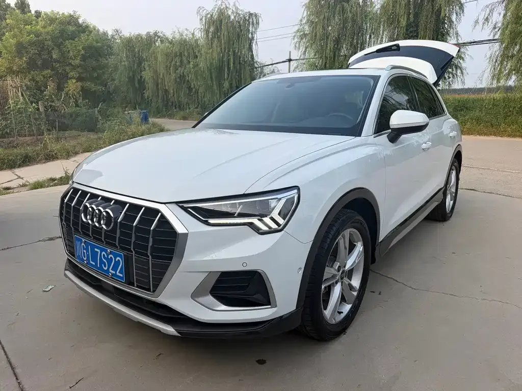 Audi Q3 — фото 1