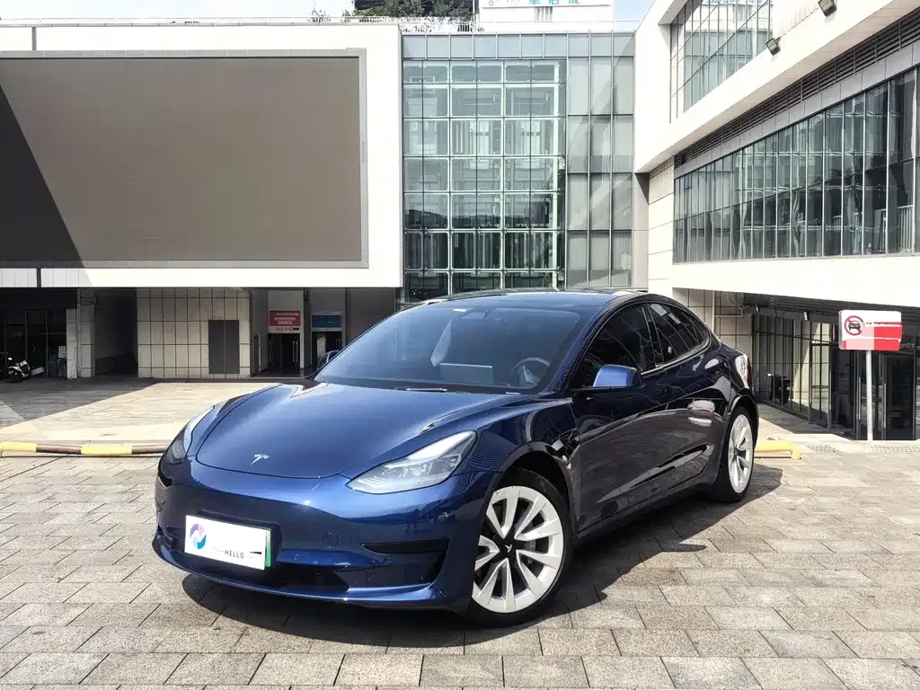 Tesla Model 3 — фото 1