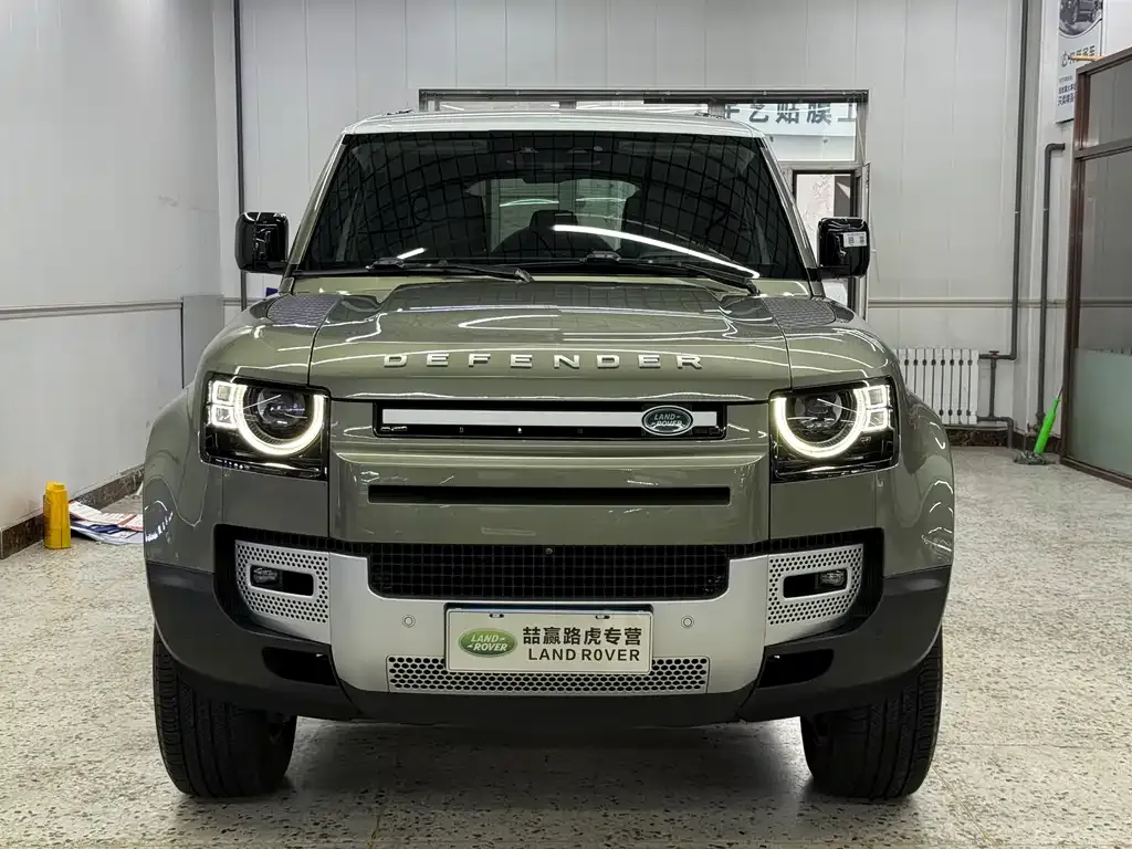 Land Rover Defender — фото 1