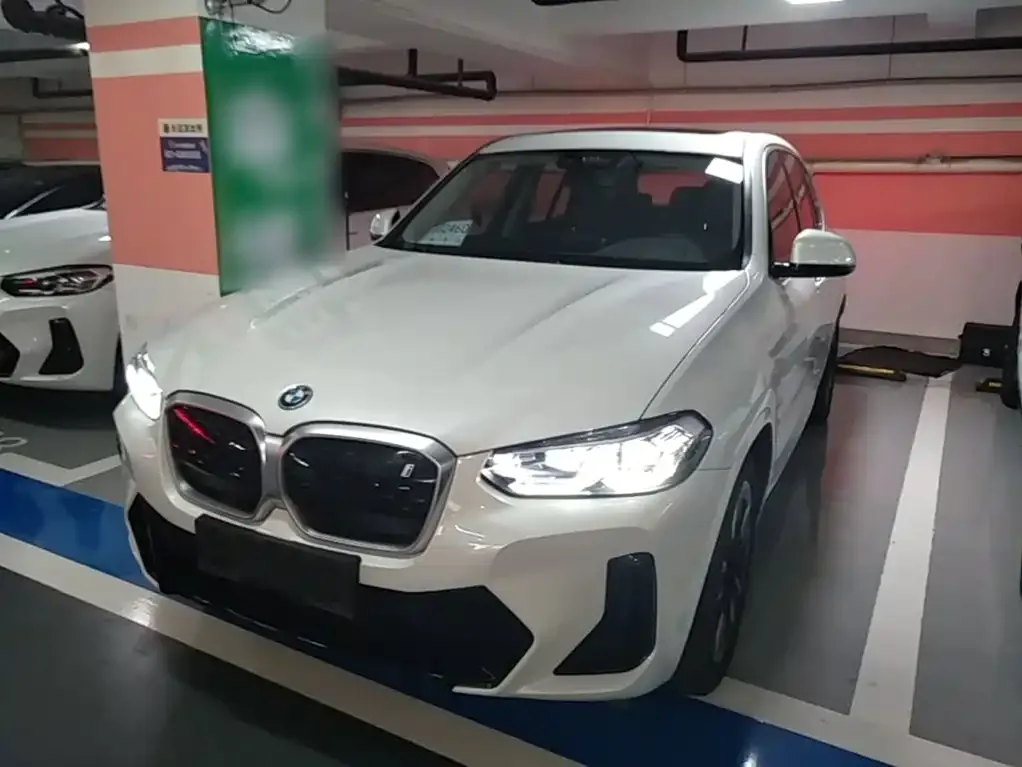 BMW iX3 — фото 1