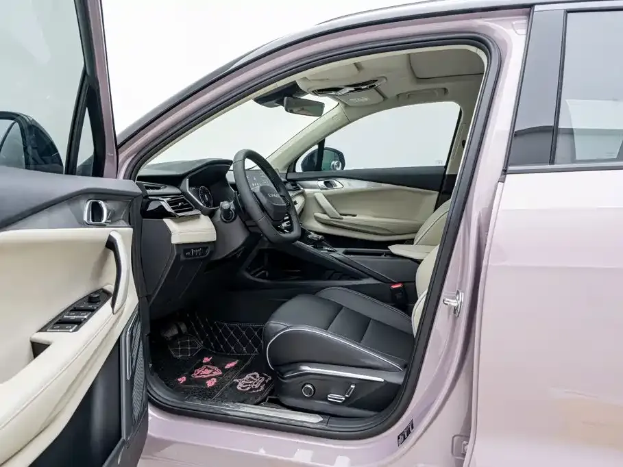 Lynk & Co 06 — фото 10
