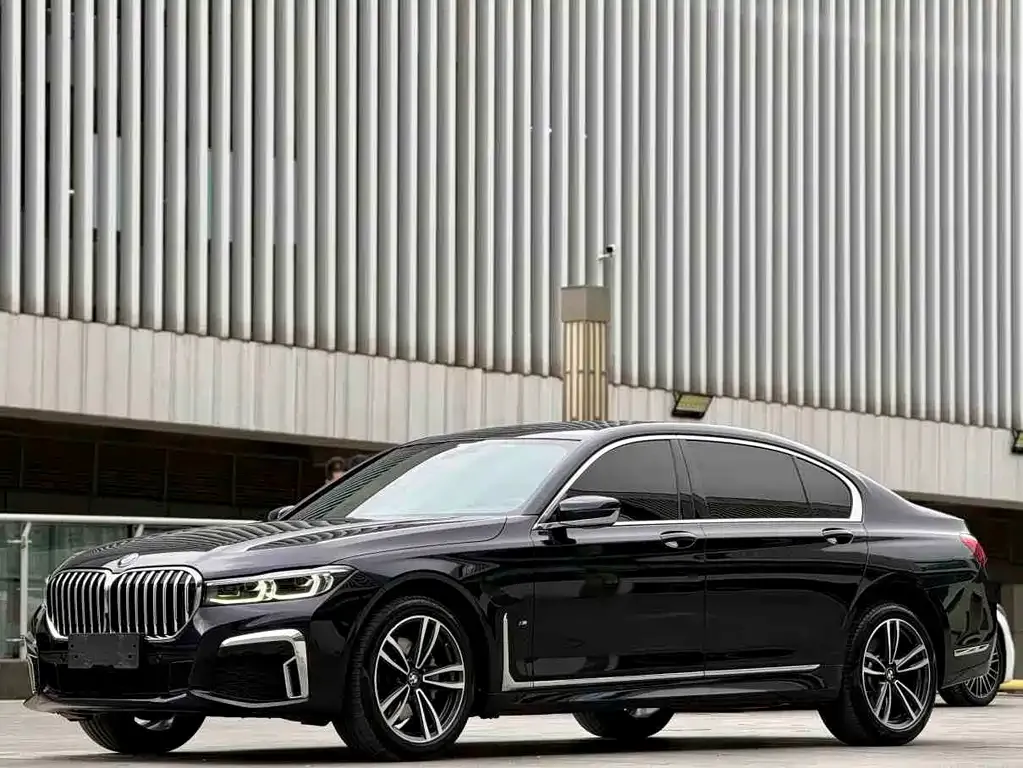 BMW 7 Series — фото 1