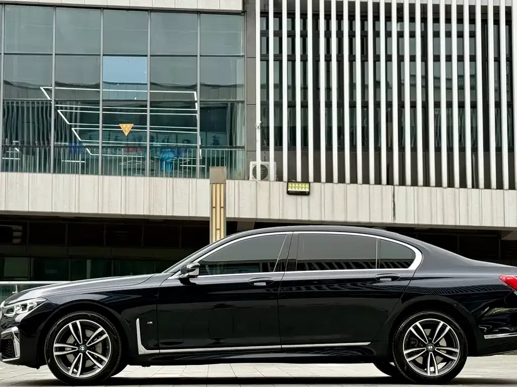 BMW 7 Series — фото 3