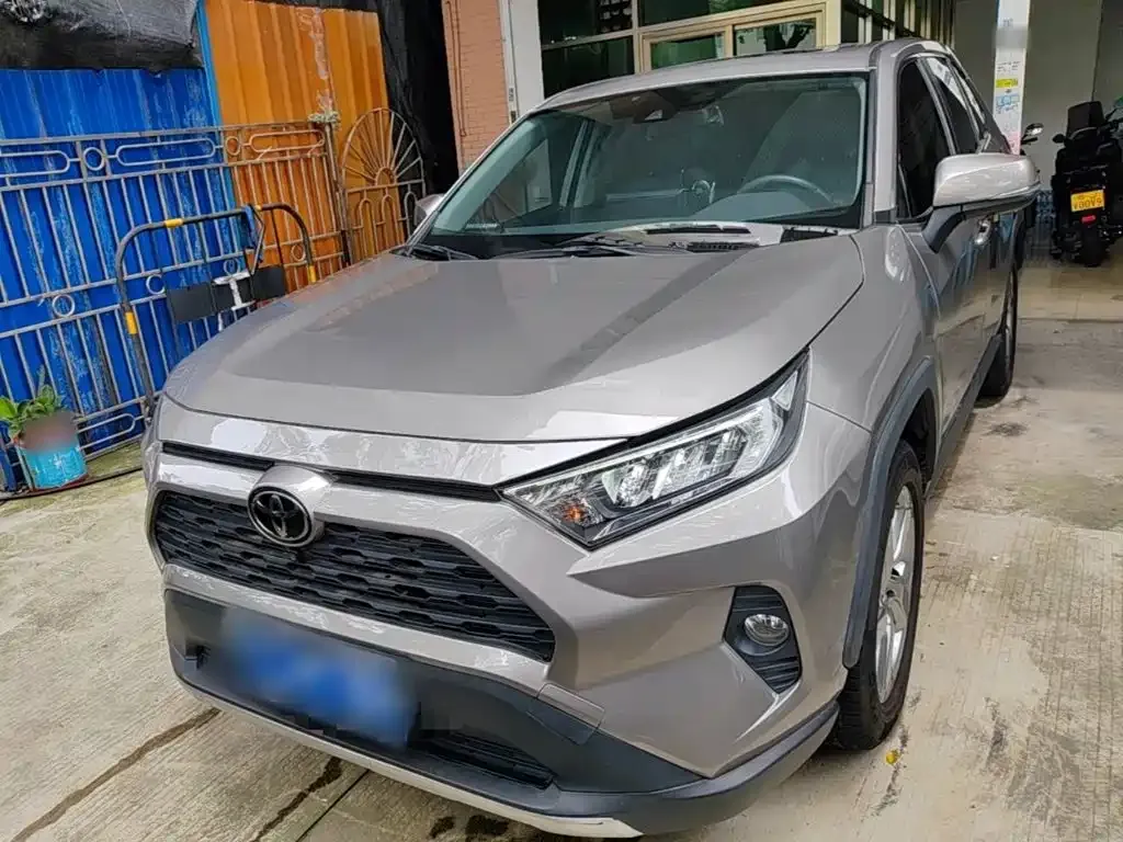 Toyota RAV4 — фото 3