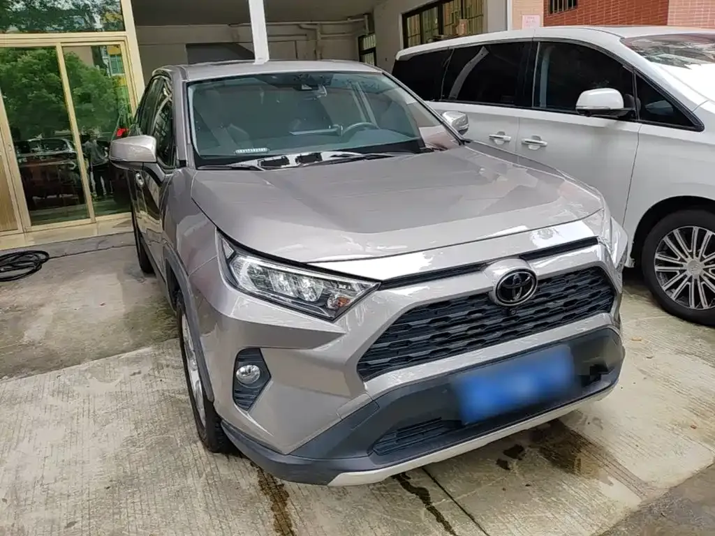 Toyota RAV4 — фото 2