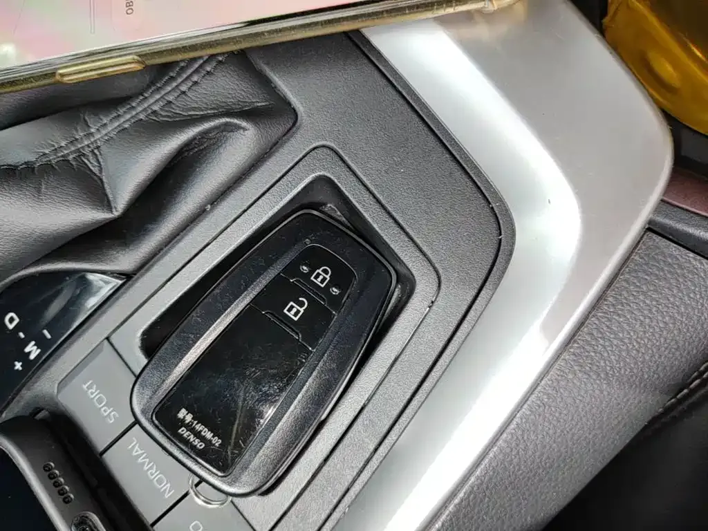 Toyota RAV4 — фото 10