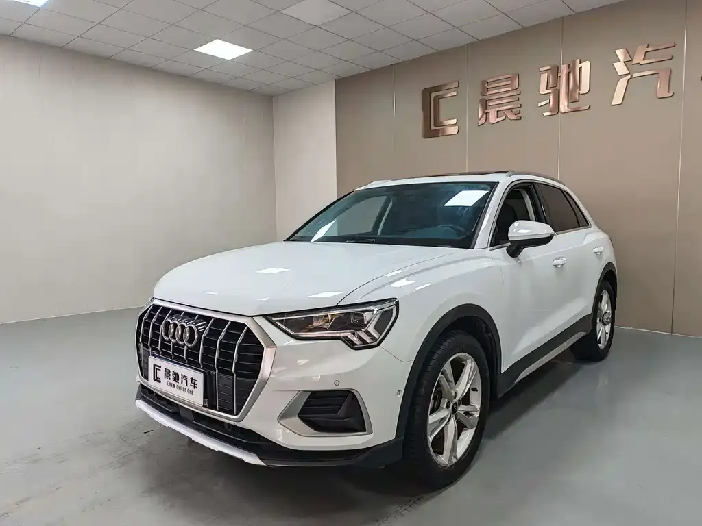 Audi Q3 — фото 1