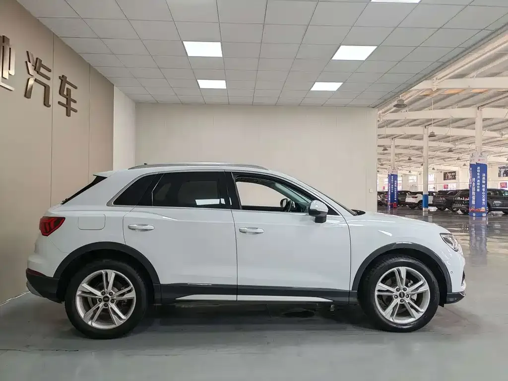 Audi Q3 — фото 10
