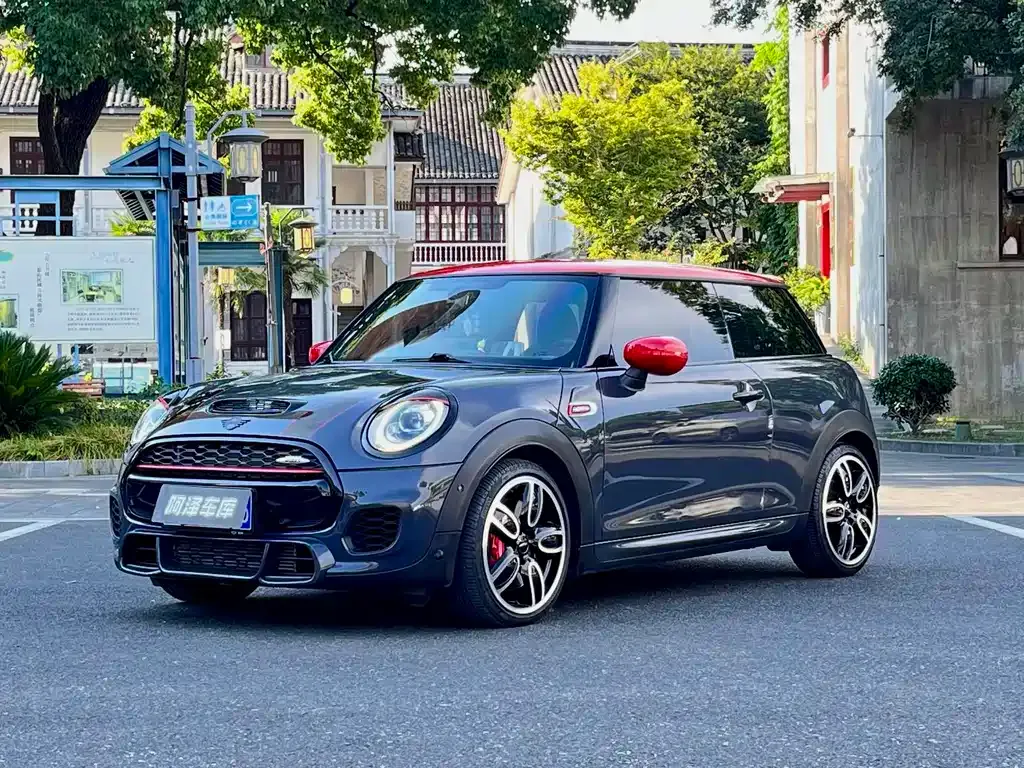 MINI JCW (John Cooper Works) — фото 1