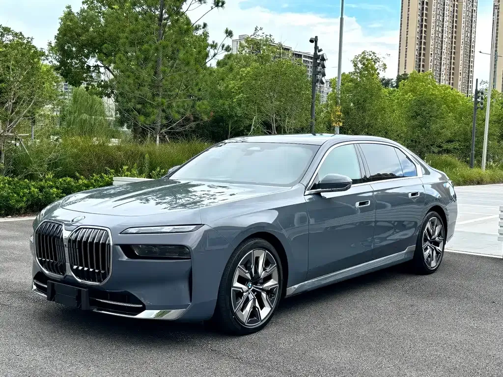 BMW 7 Series — фото 1