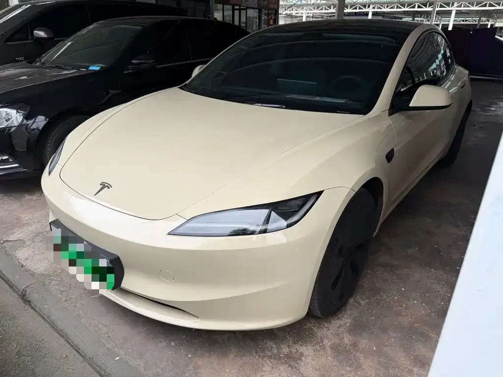 Tesla Model 3 — фото 1