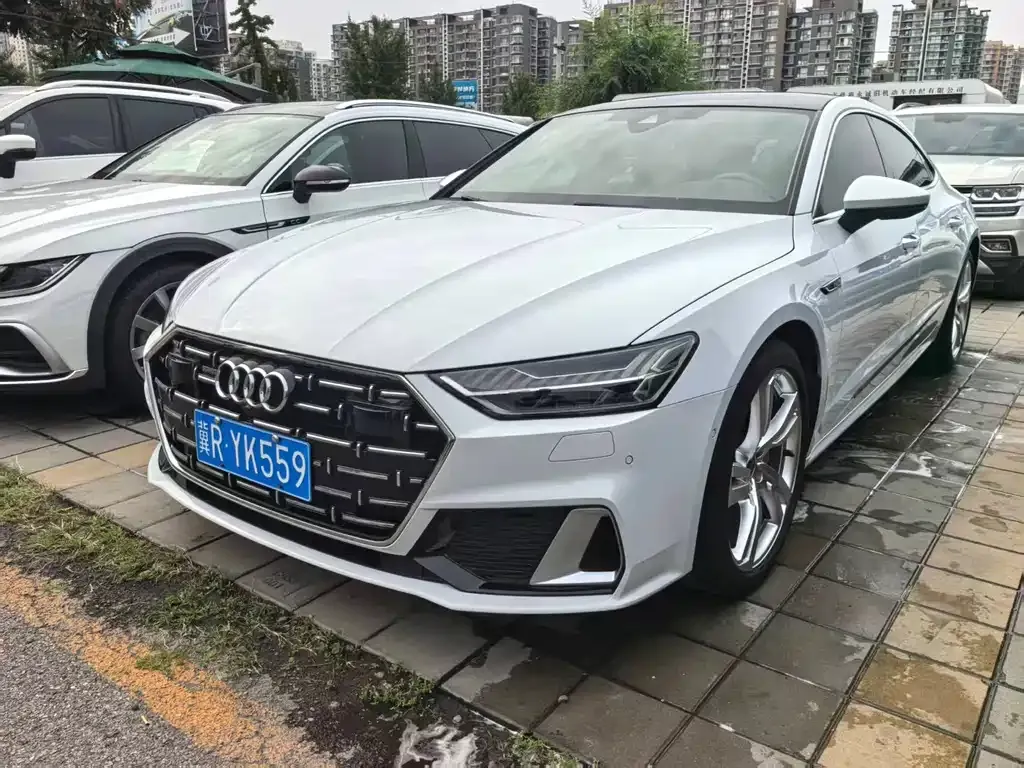 Audi A7L — фото 1