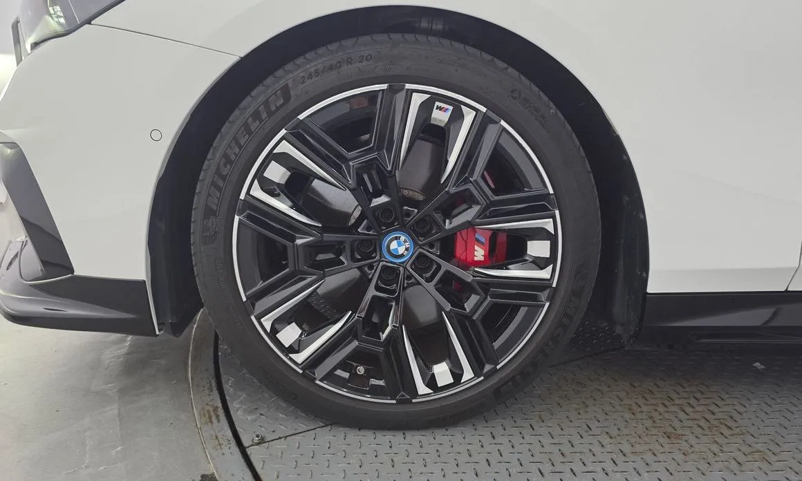 BMW i5 — фото 8