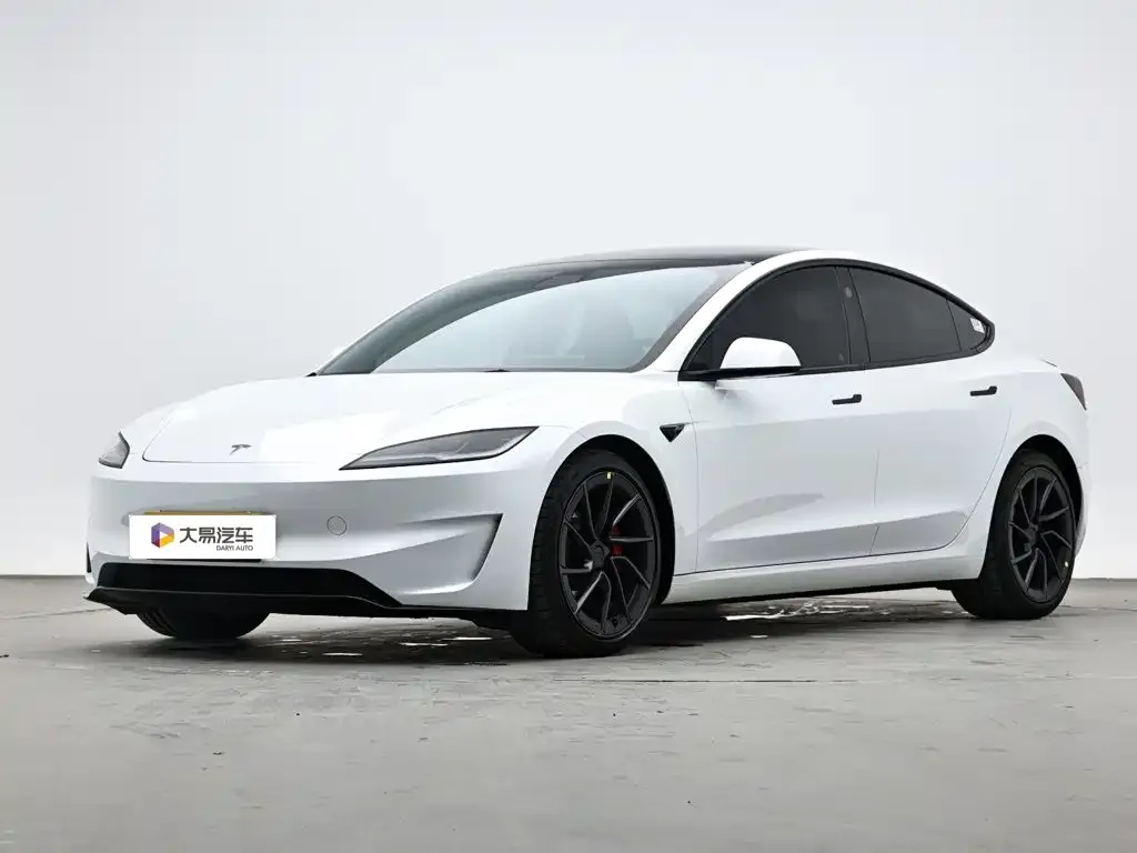 Tesla Model 3 — фото 1