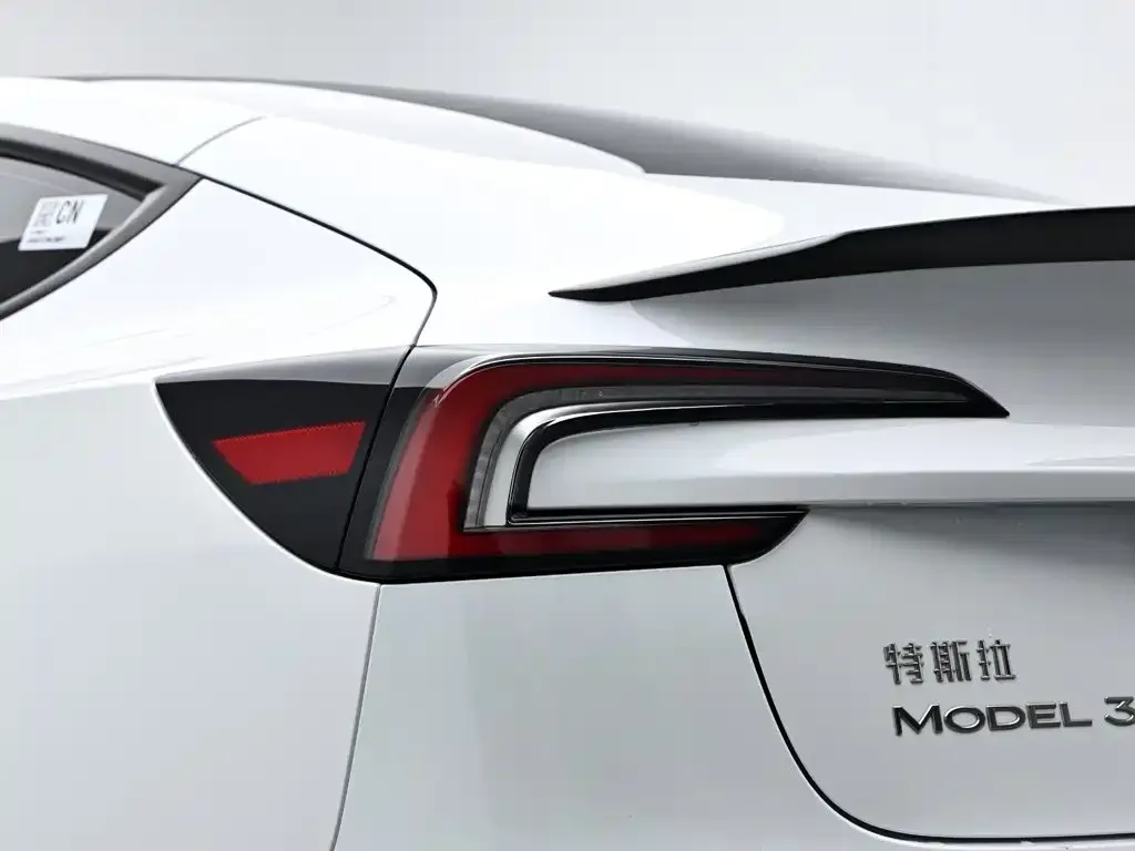 Tesla Model 3 — фото 10