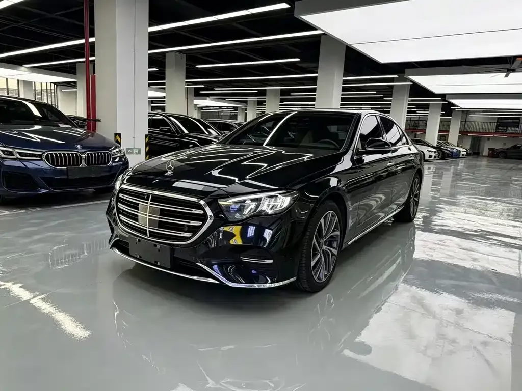 Mercedes-Benz E-Class — фото 1