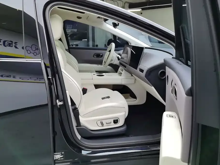 Li Auto Li i8 — фото 10