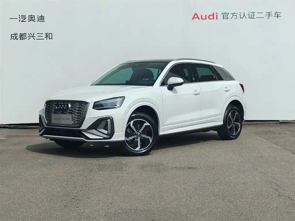Audi Q2L e-tron — фото 1
