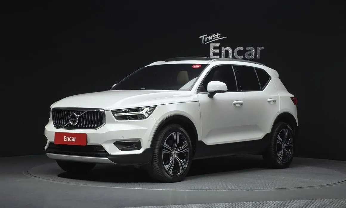 Volvo XC40 — фото 1