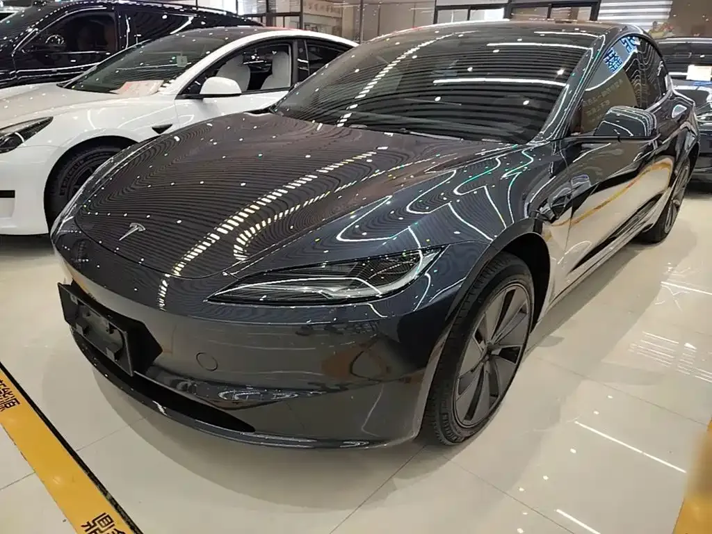 Tesla Model 3 — фото 1