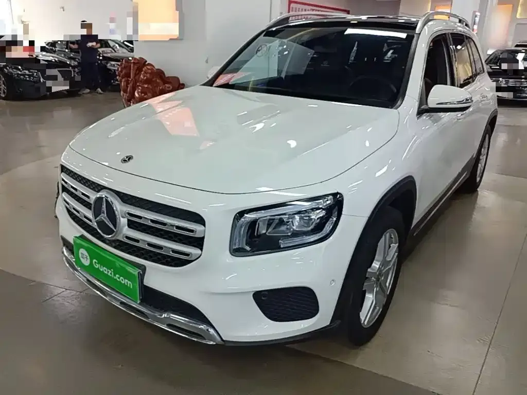 Mercedes-Benz GLB — фото 1