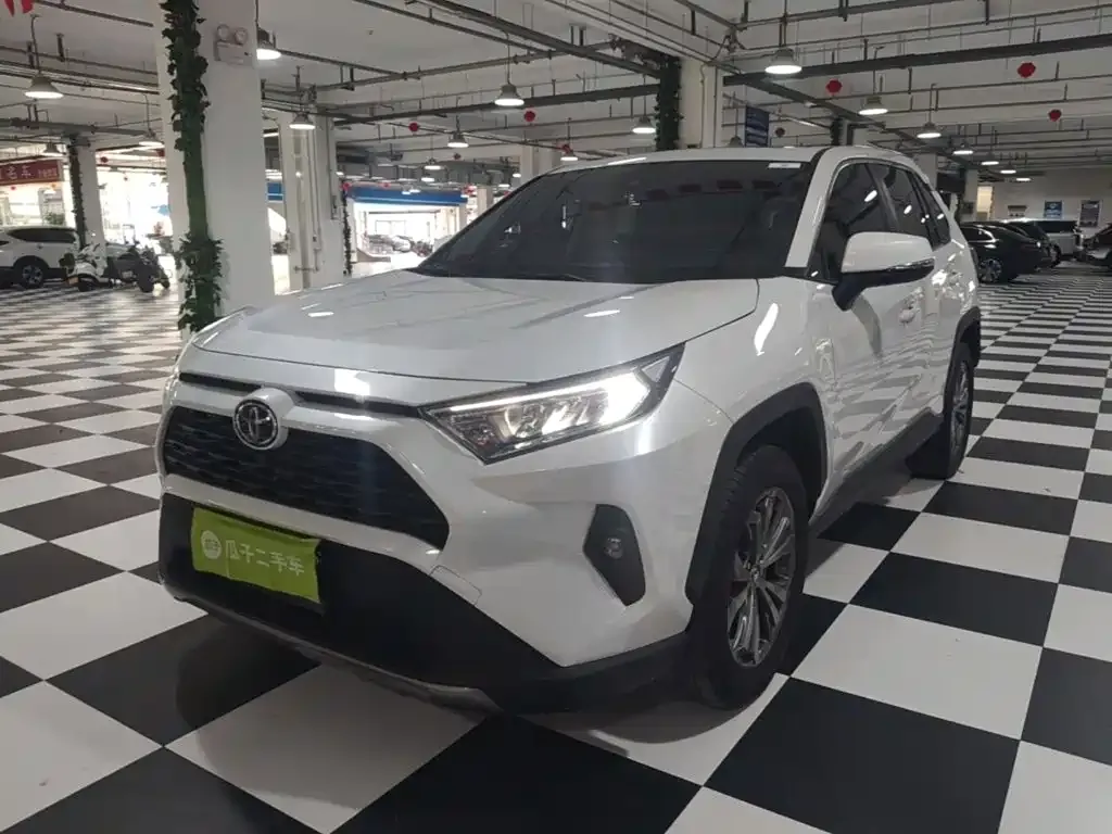 Toyota RAV4 — фото 1