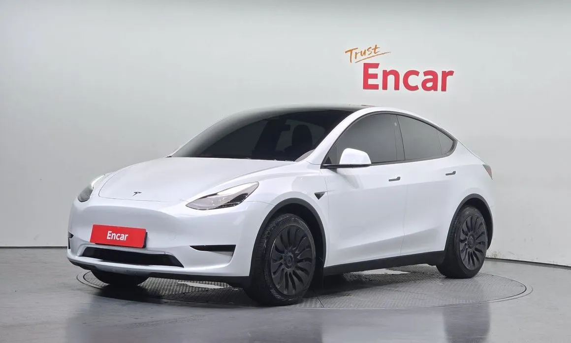 Tesla Model Y — фото 1