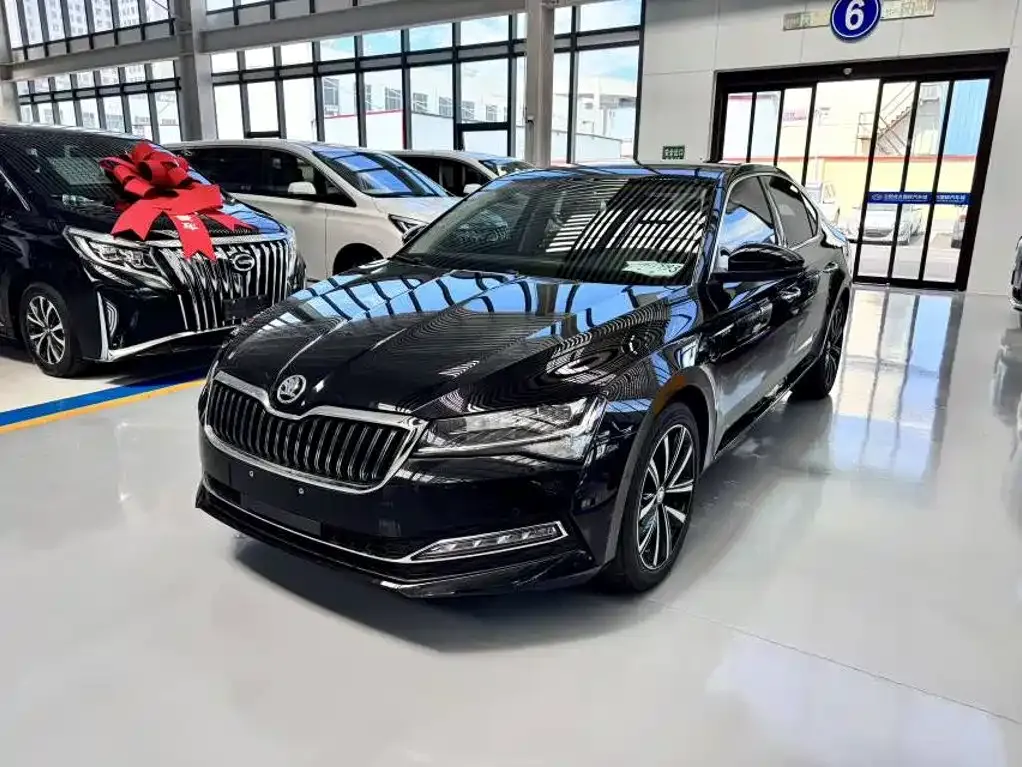 Skoda Superb — фото 1