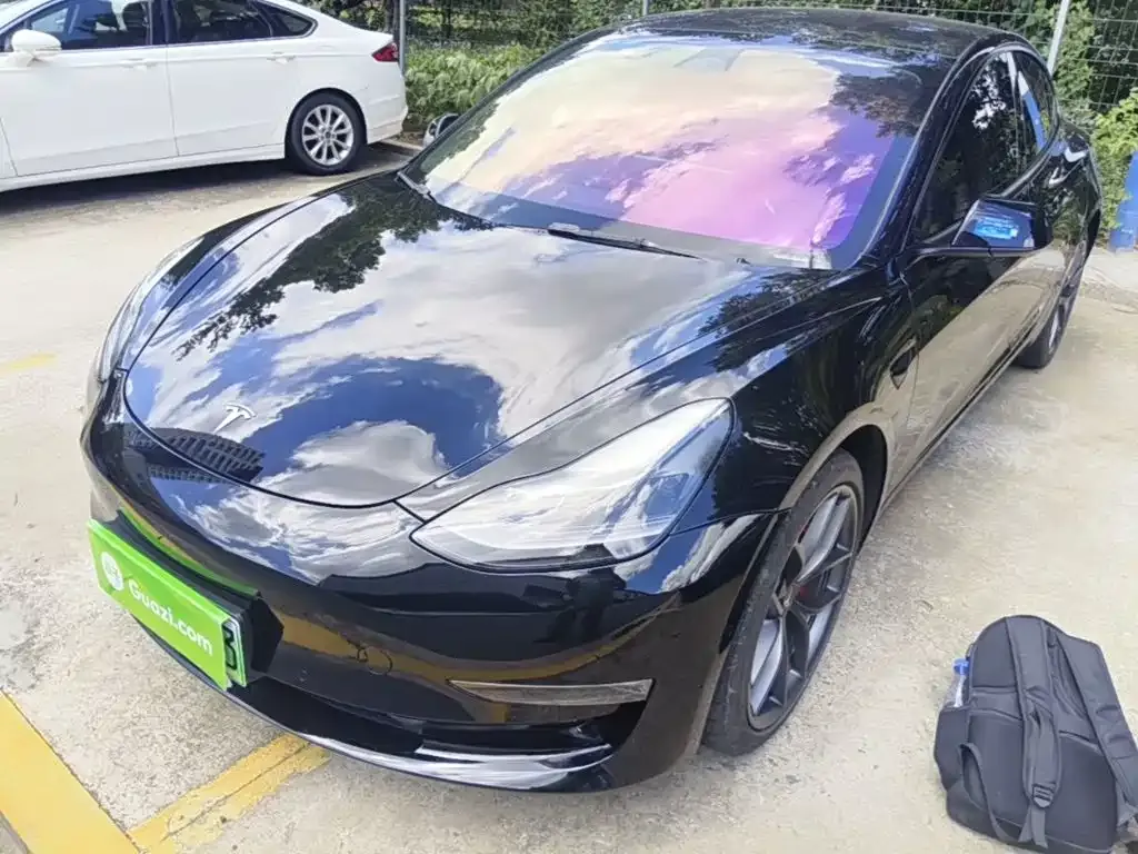 Tesla Model 3 — фото 1