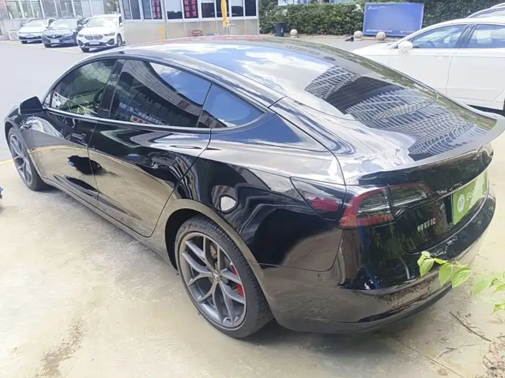 Tesla Model 3 — фото 4