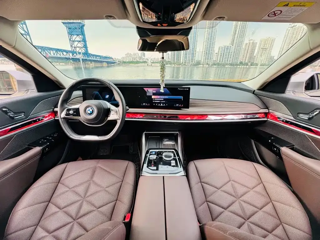BMW i7 — фото 8