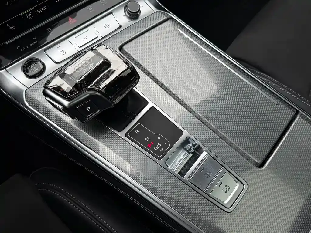 Audi A7L — фото 5