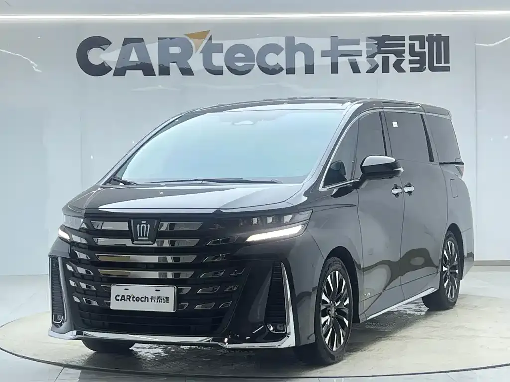 Toyota Vellfire — фото 1