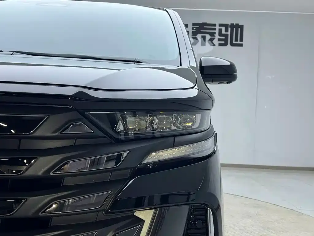 Toyota Vellfire — фото 9