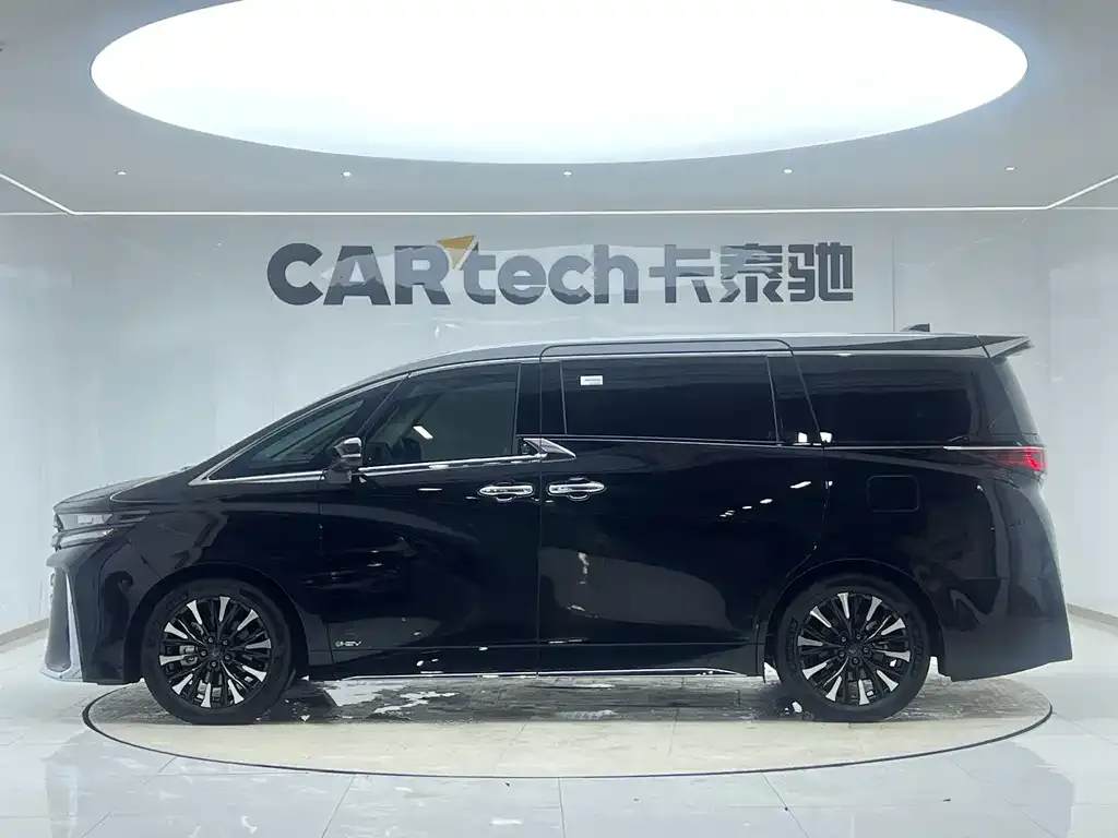 Toyota Vellfire — фото 2