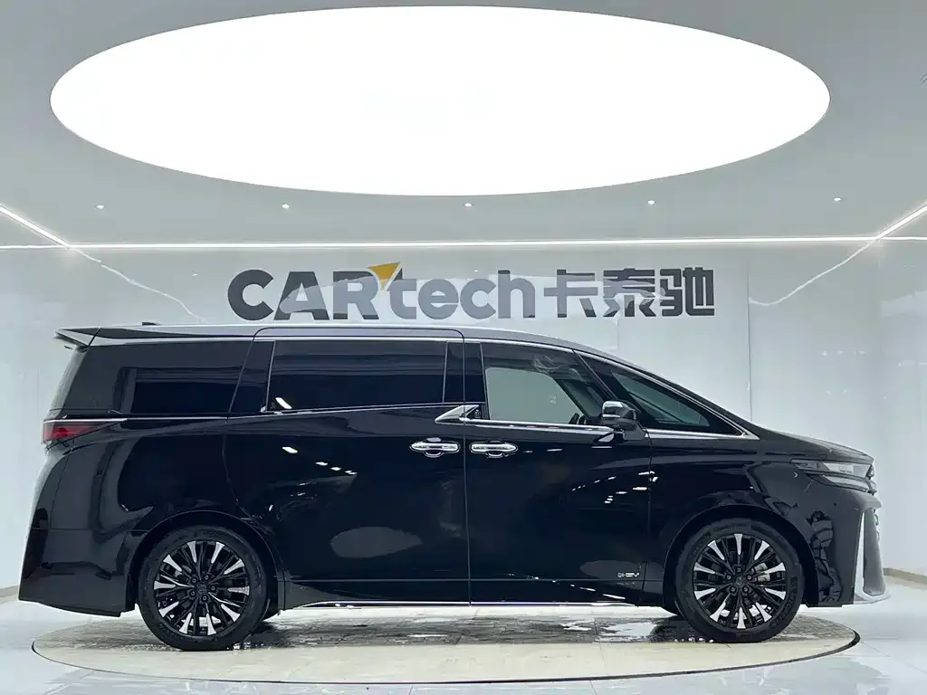 Toyota Vellfire — фото 4