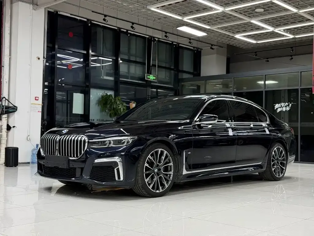 BMW 7 Series — фото 1