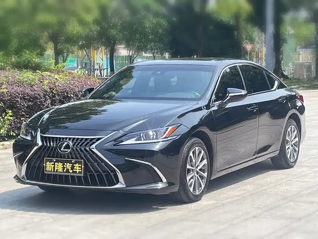 Lexus ES — фото 1