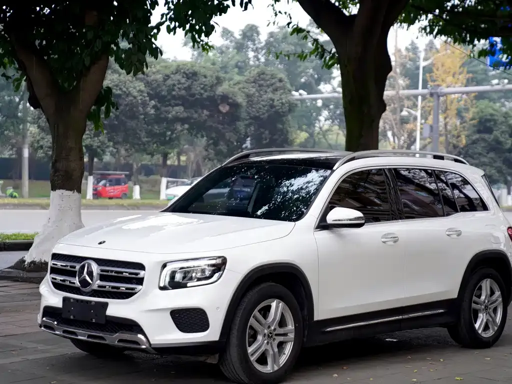 Mercedes-Benz GLB — фото 1