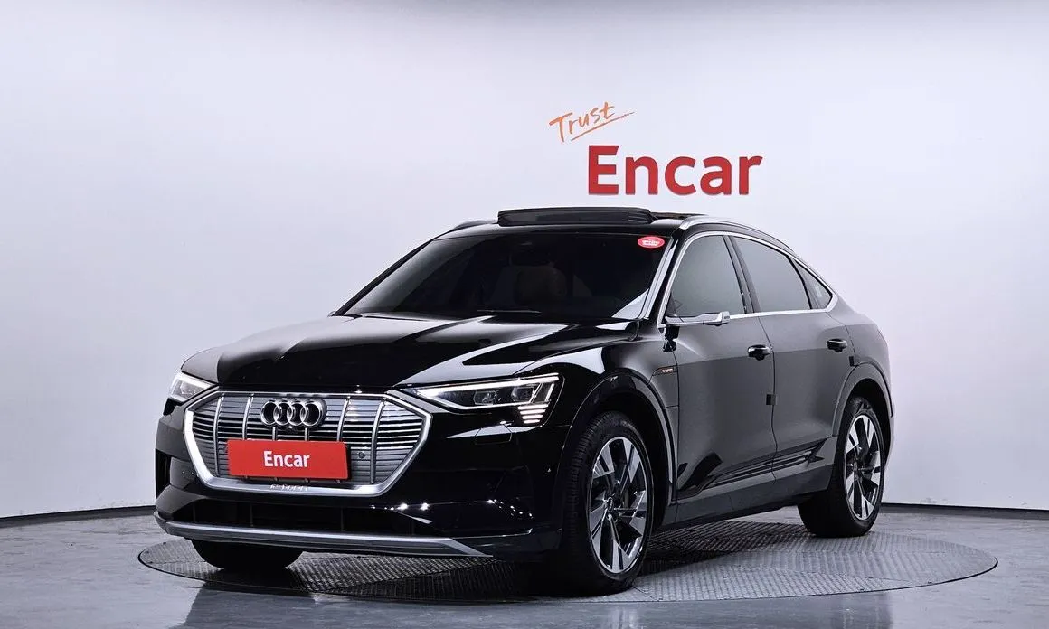 Audi e-tron — фото 1