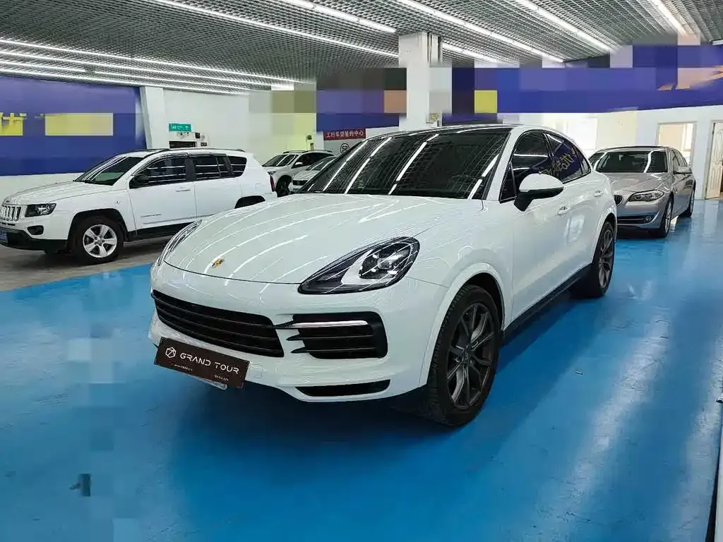 Porsche Cayenne — фото 1