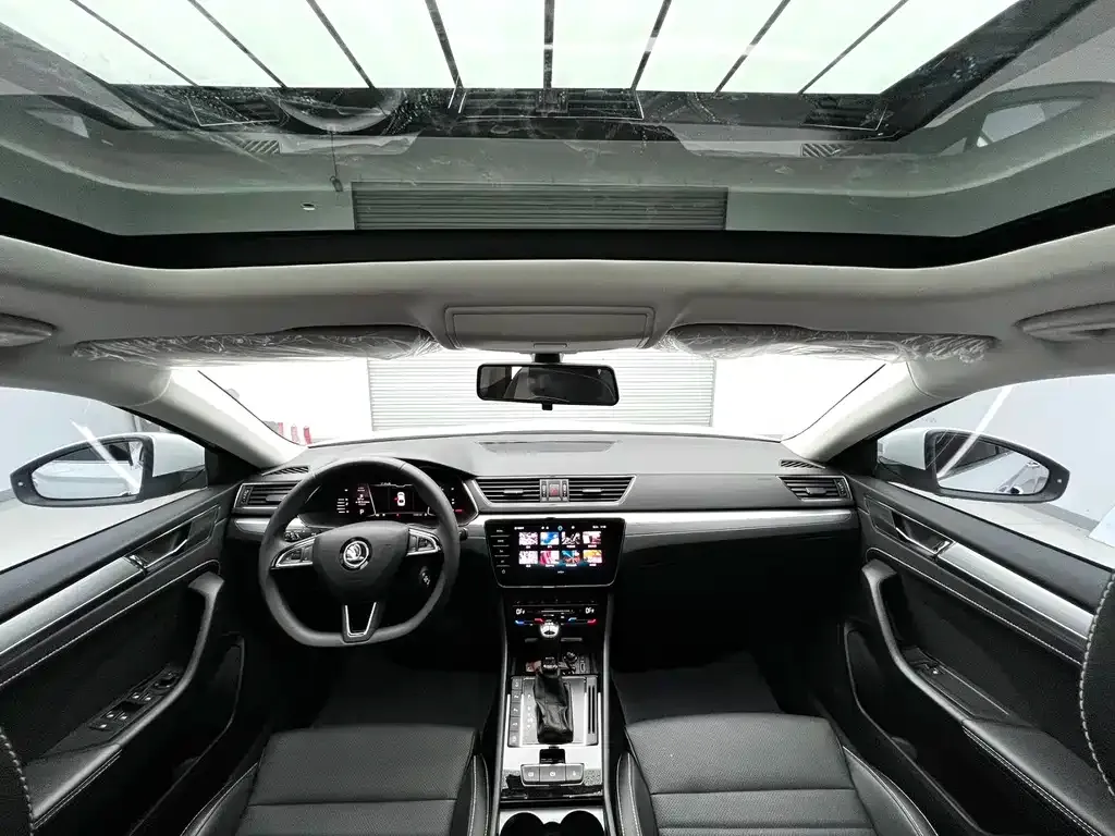Skoda Superb — фото 9