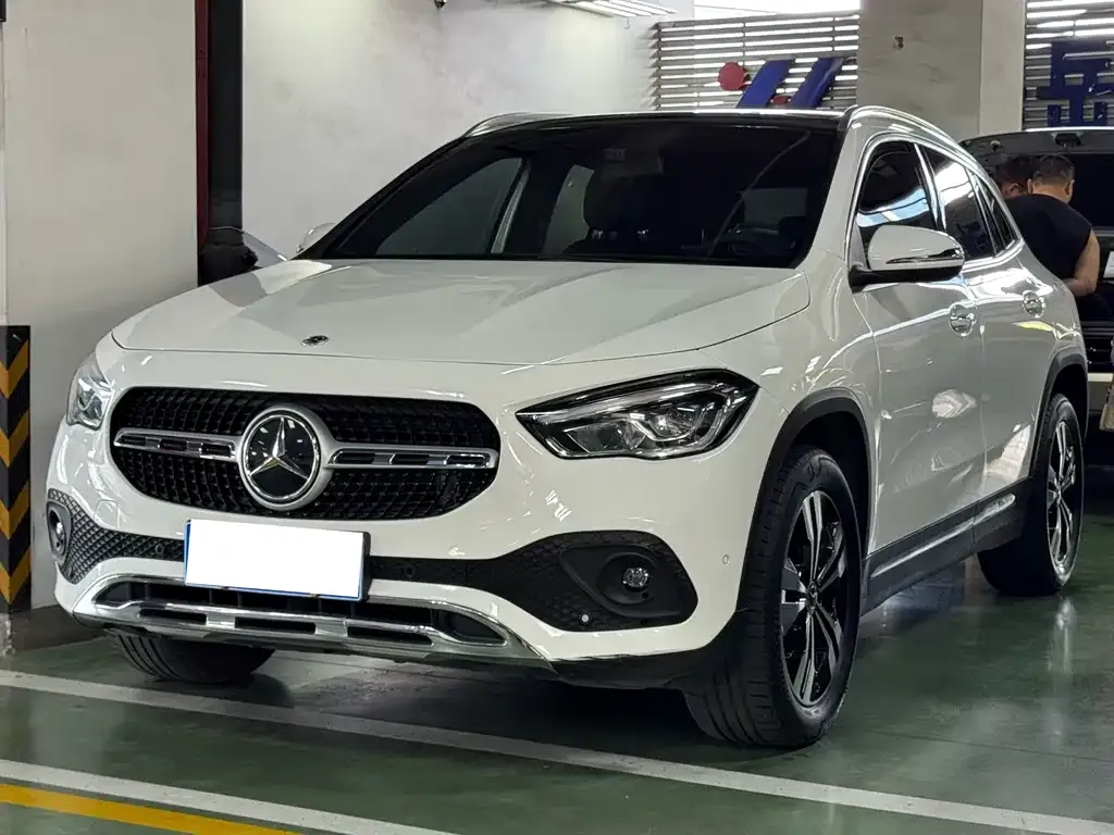 Mercedes-Benz GLA — фото 1