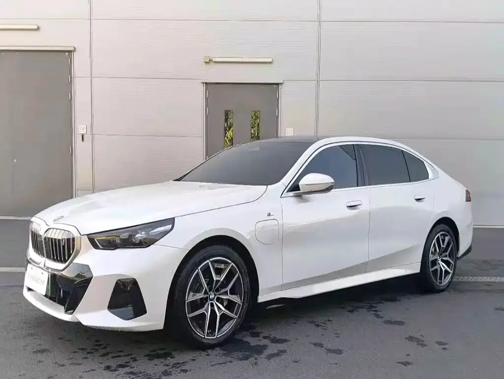 BMW i5 — фото 1