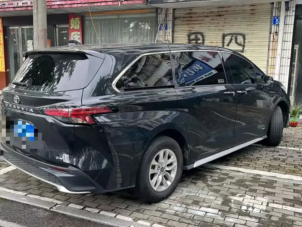 Toyota Granvia — фото 5